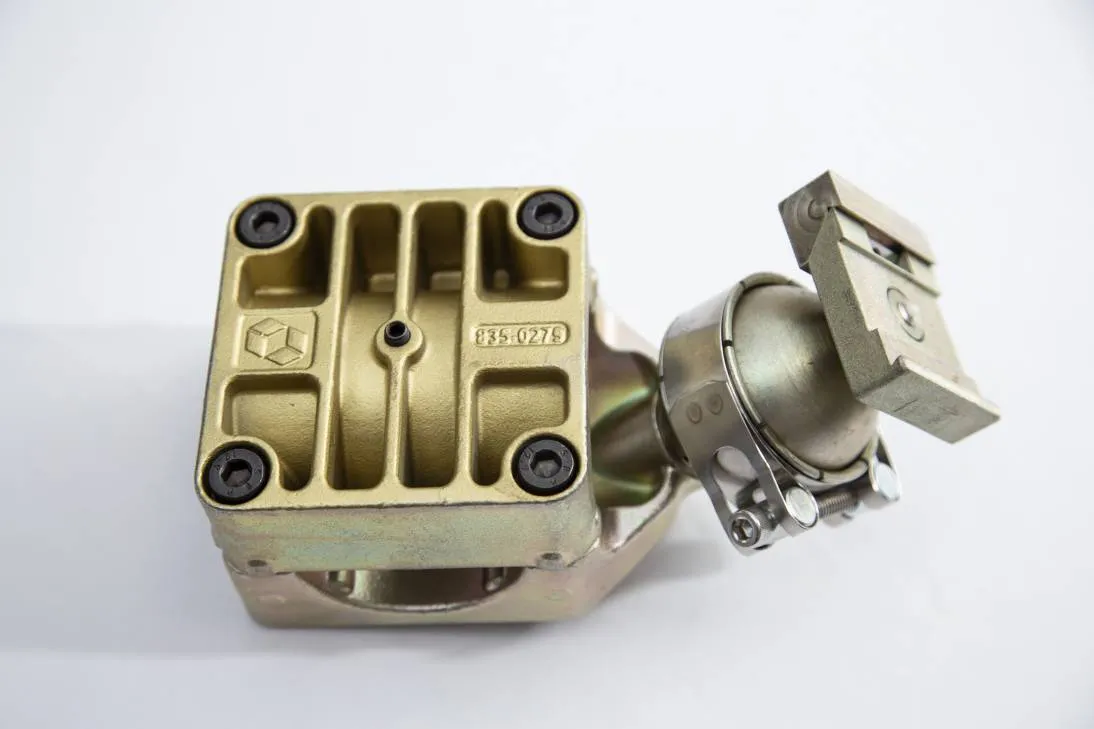 Ball mounting assembly